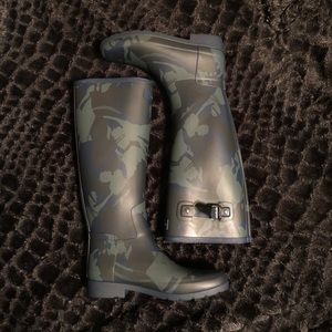 Hunter Rain Boots In Blue Multicolored Print